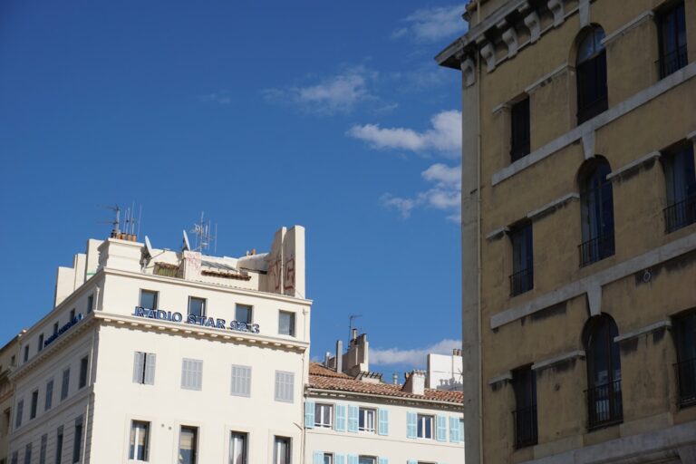 AI in Everyday Life ESL Worksheet | Free Beginner Reading PDF