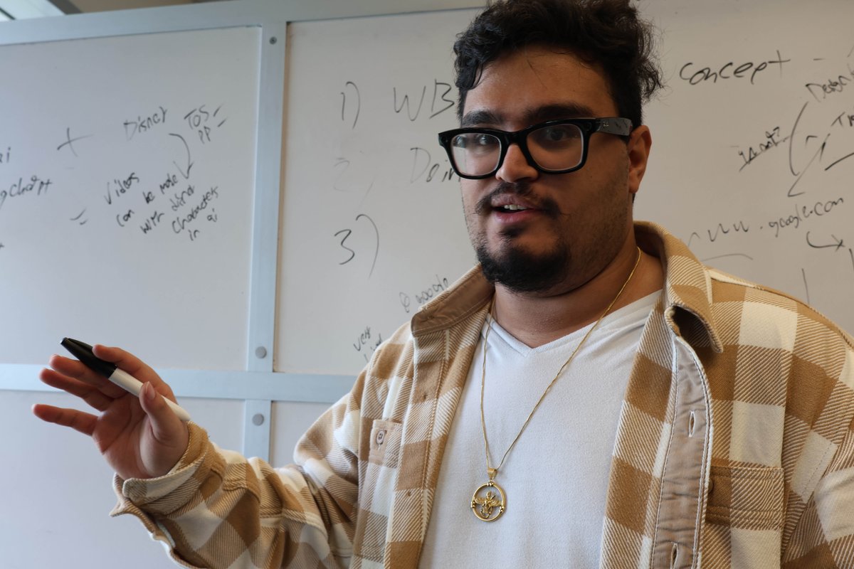 ESL teacher presenting scaffolding strategies on whiteboard to engaged students