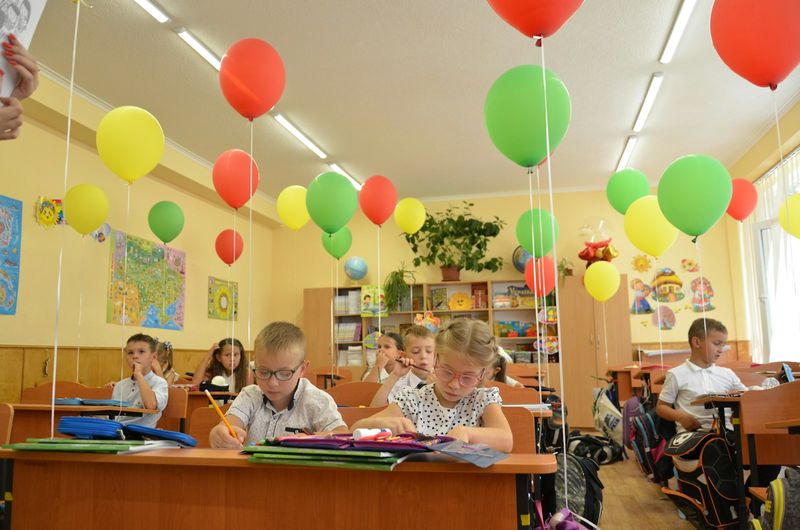 Elementary classroom management with young students working at their desks