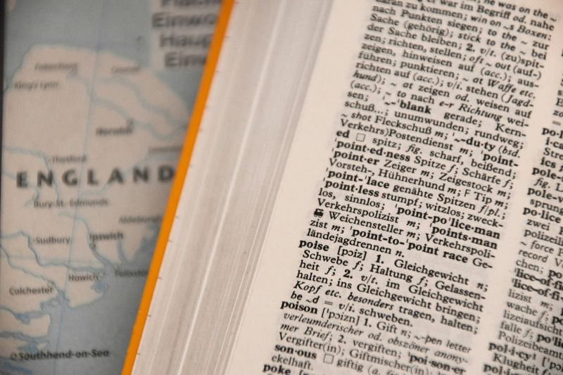 Using an English dictionary as a vocabulary teaching strategy