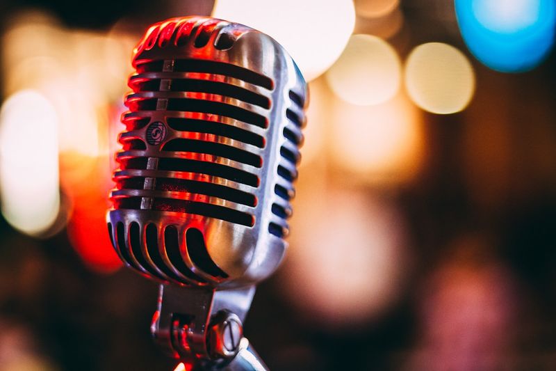 Microphone representing free speaking practice in an ESL pronunciation lesson