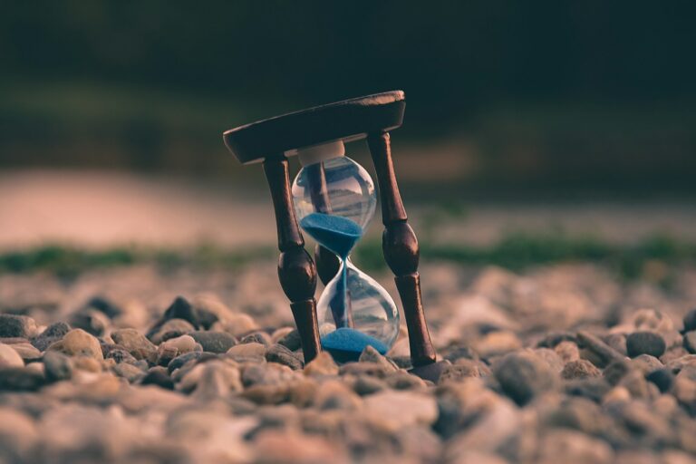 English Idioms: Time and Speed — 10 Expressions You Need to Know
