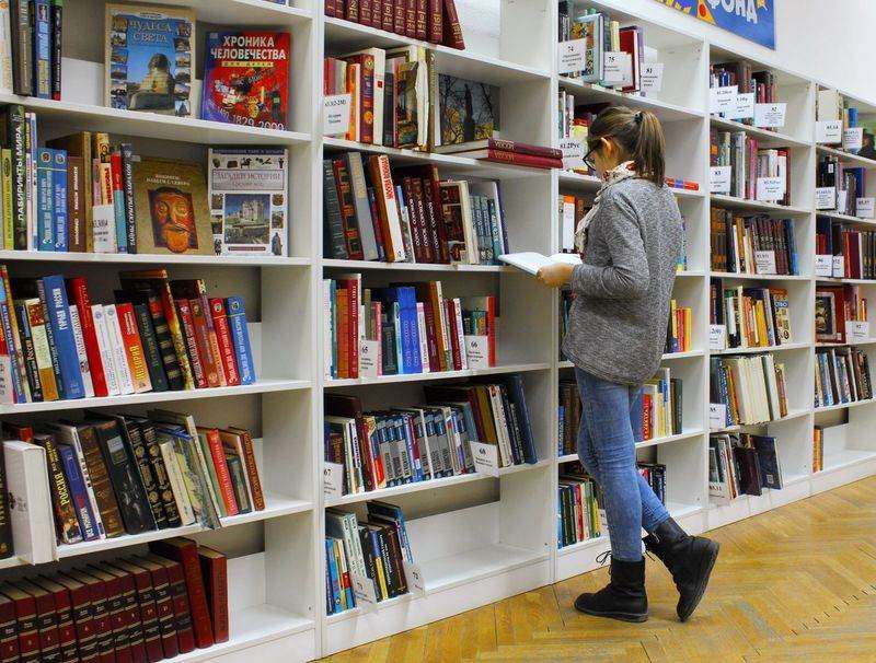 student reading extensively in an ESL library