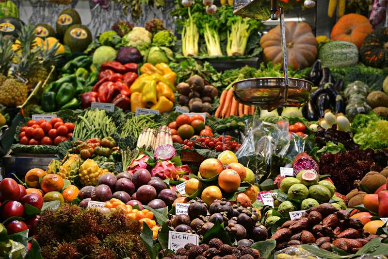 Fresh fruit and vegetables used as realia for teaching food vocabulary in ESL