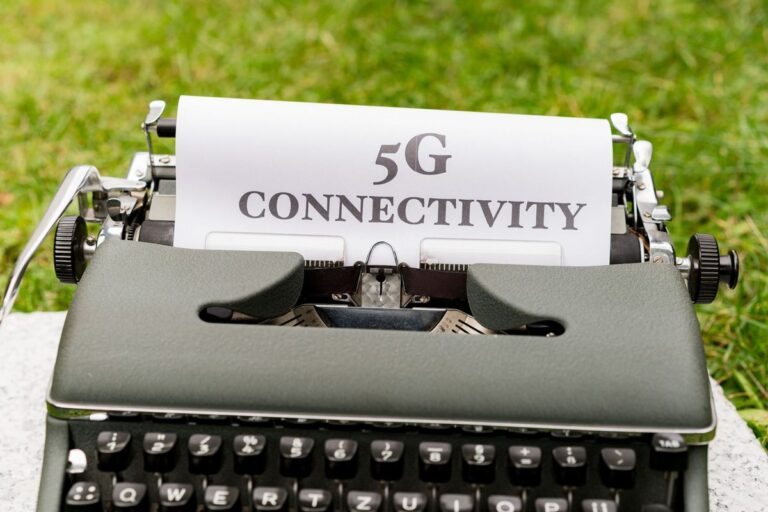 Close-up of a vintage typewriter with a paper showing '5G Connectivity'.