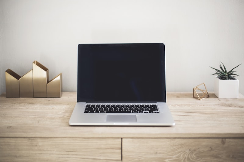 How to teach English online with a simple home office desk setup
