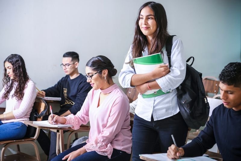 different debate formats for ESL students — fishbowl and four corners