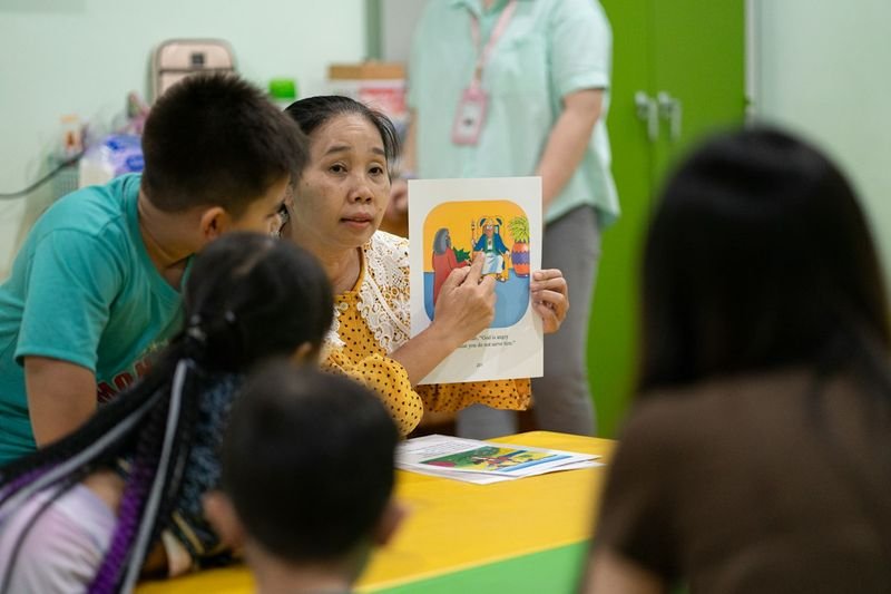 ESL students predicting story events during a reciprocal teaching reading group