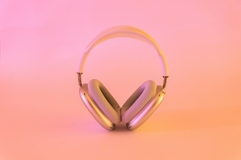 Headphones used for a chunk dictation listening activity in lexical approach lessons